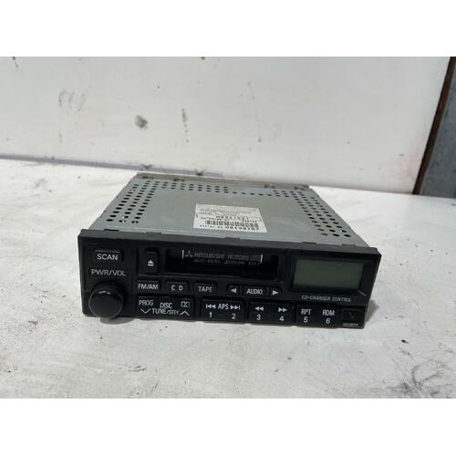 Mitsubishi Verada Tape Deck / Radio KJ 08/2000-09/2003