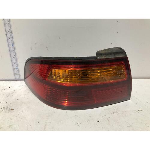 Toyota AVALON Left Taillight MCX10 07/00-09/03