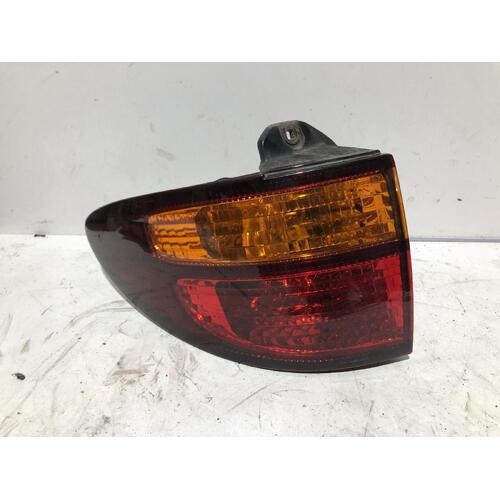 Toyota Estima Left Tail Light MCR30 2000-2003