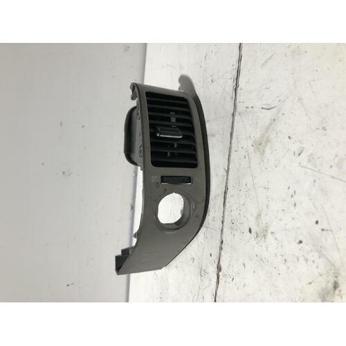 Toyota PRIUS Dash Vent NHW20 Right Dash 10/03-04/09 