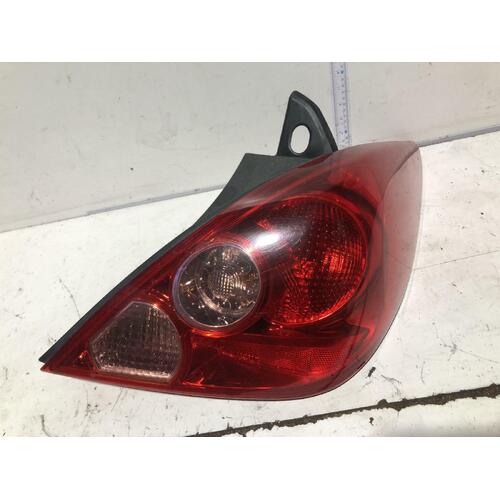 Nissan TIIDA Right Taillight C11 Hatch 09/04-11/09