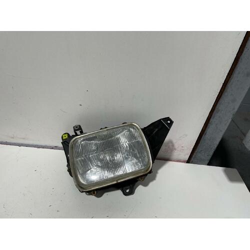 Toyota Hiace Right Head Light RZH113 10/1998-12/2004