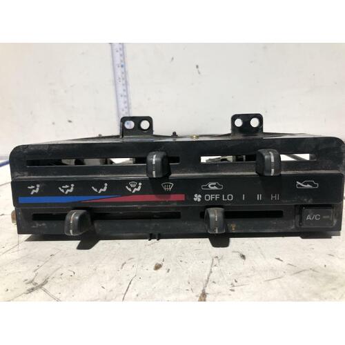 Toyota HIACE Heater & A/C Control RZH113 11/98-12/04 