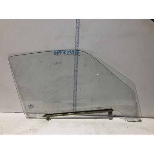 Mercedes MB140 Right Front Door Window Glass VAN 11/99-12/04