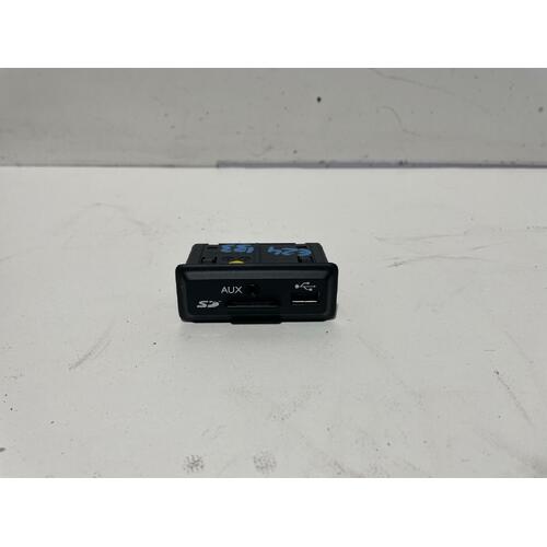 Renault Koleos SD Card Reader / USB / AUX Input Module H45 09/2013-04/2016