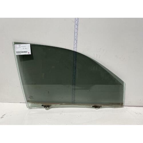 Toyota Hilux Right Front Door Glass TGN/KUN/GGN## 03/2005-08/2015