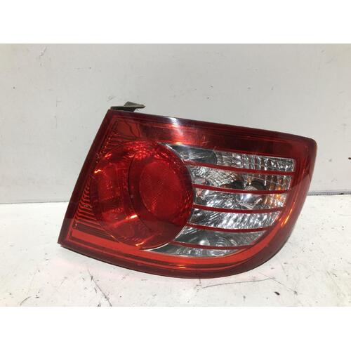 Hyundai ELANTRA Right Taillight XD Hatch 10/03-07/06