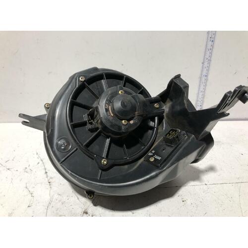 Toyota HILUX Heater Fan Motor SR5 10/88-09/97