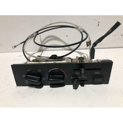 Toyota HILUX Heater & A/C Controls LN167 09/97-02/05