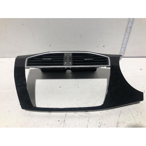 MG GS Head Unit Fascia / Centre A/C Vents SAS2 09/2016-08/2019