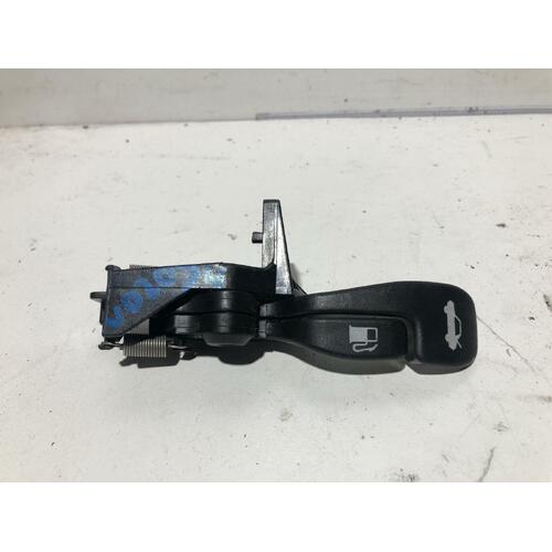 Toyota Camry Bootlid / Fuel Door Release Switch SXV20 08/1997-08/2002