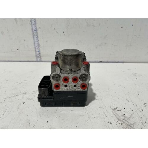 Toyota Avensis ABS Pump / Module ACM21 12/2003-12/2010