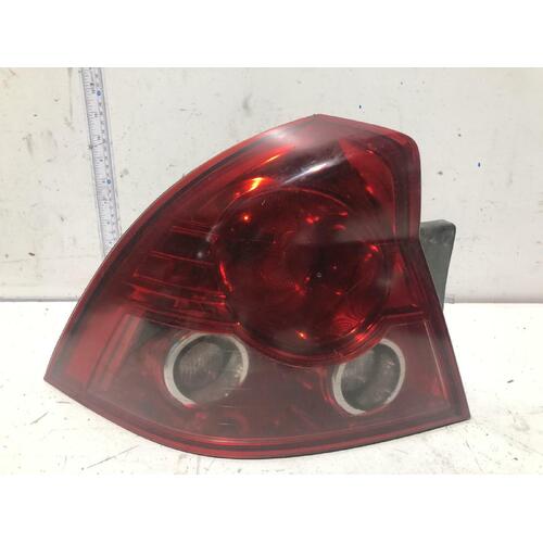 Holden COMMODORE Left Taillight VZ Sedan S/SV6 08/04-06/06