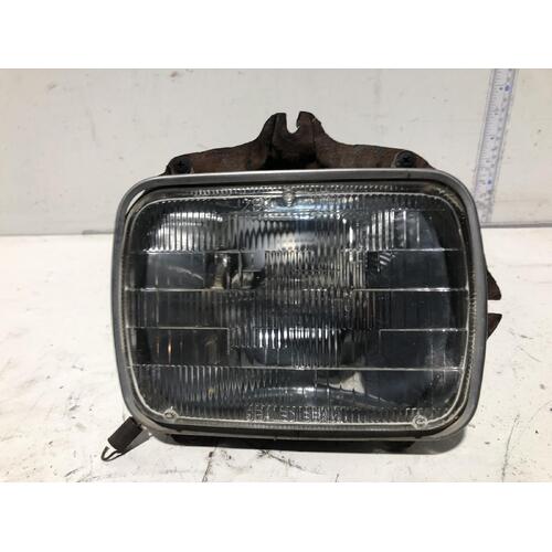 Toyota Hilux Right Head Light RN85 10/1988-03/2005