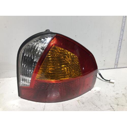 Hyundai Santa Fe Tail Light Right Rear SM 11/2000-09/2004