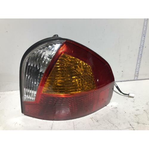 Hyundai SANTA FE Right Taillight SM 11/00-09/04