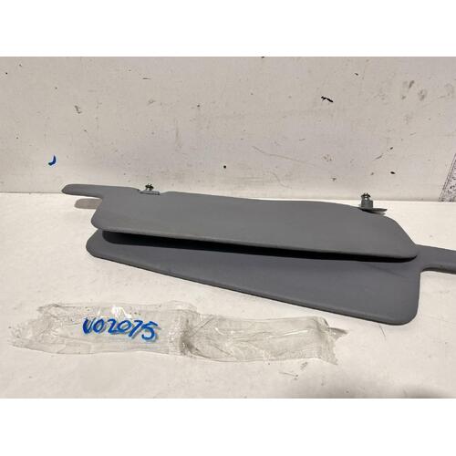 Toyota HILUX Sun Visor RZN149 Pair 09/97-10/01