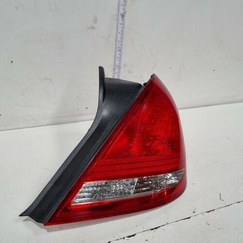 Nissan Maxima Right Tail Light J31 02/02-12/05