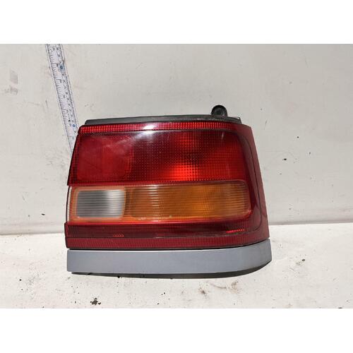 Toyota COROLLA Right Taillight AE101 Hatch 06/96-10/99