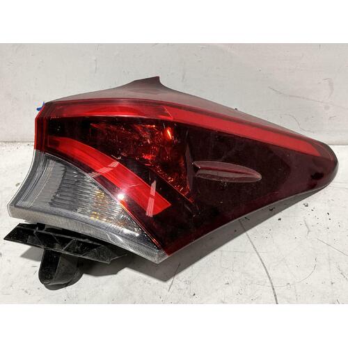 Toyota COROLLA Right Taillight ZRE182 Hatch 03/15-06/18