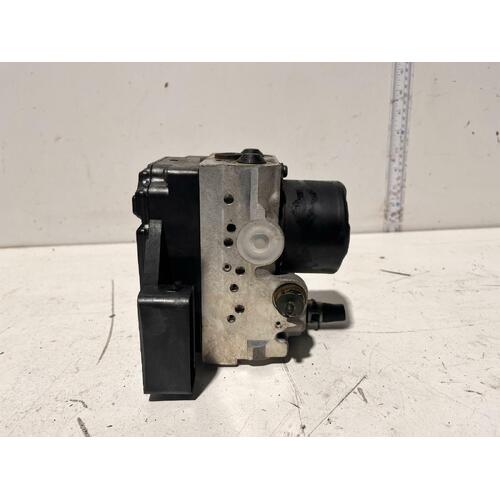 Lexus IS200 ABS Pump / Module GXE10 01/1998