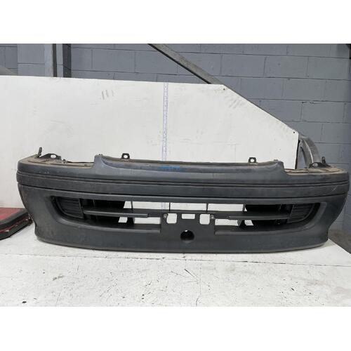 Toyota Hiace Front Bumper Bar RZH103 10/1998-12/2004