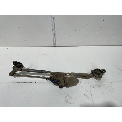 Toyota Hilux Front Wiper Assembly KUN26 03/2005-08/2015