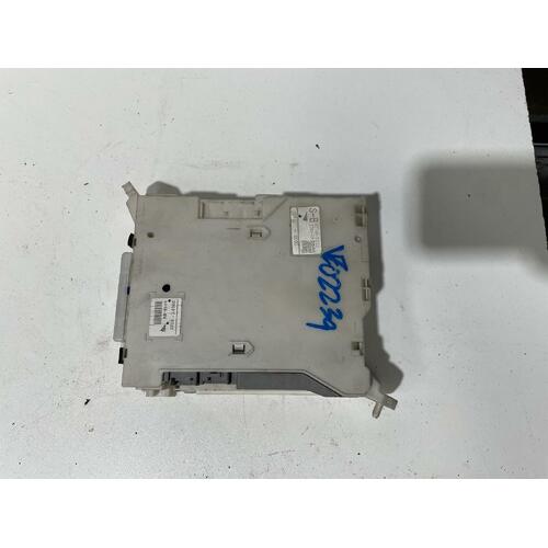 Lexus IS250 Fuse Relay Junction Box GSE20 11/2005-12/2014