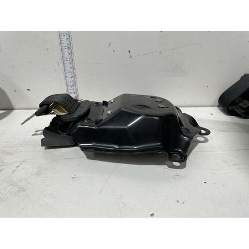 Toyota RAV4 Centre Rear Seatbelt ACA23 07/2003-11/2005