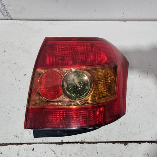 Toyota Corolla Left Tail Light ZZE122 08/04-06/07