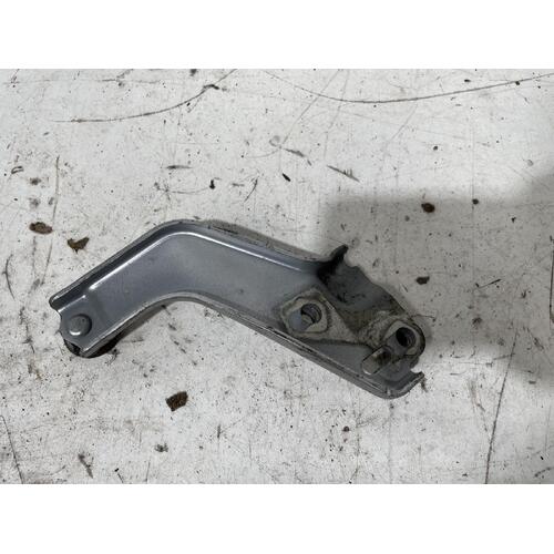 Toyota Tarago Left Rear Upper Door Hinge / Roller ACR50 03/2006-06/2020