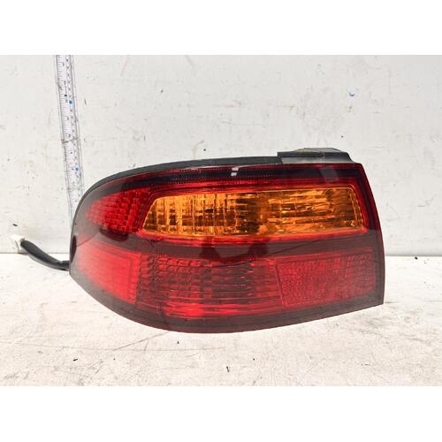 Toyota AVALON Left Taillight MCX10 07/00-09/03 