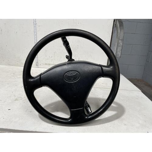 Toyota Hilux Steering Wheel with Horn Pad VZN167 11/2001-03/2005