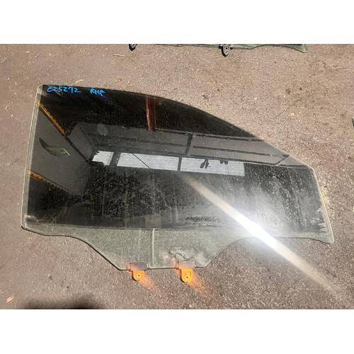 Nissan NAVARA Right Front Door Window Glass NP300 05/15-2022