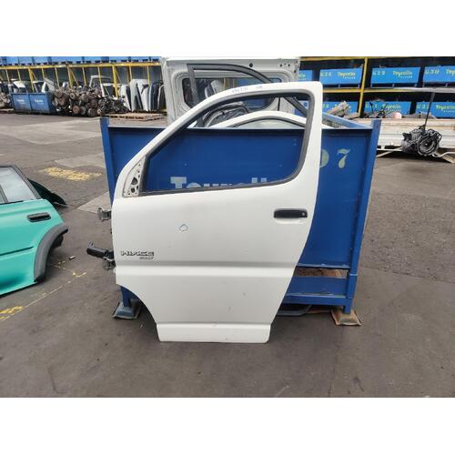 Toyota Hiace SBV Left Front Door Window RCH22R 10/95-02/04