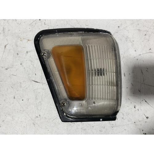 Toyota Hilux Corner Light Right Front RN105 10/1988-11/1991