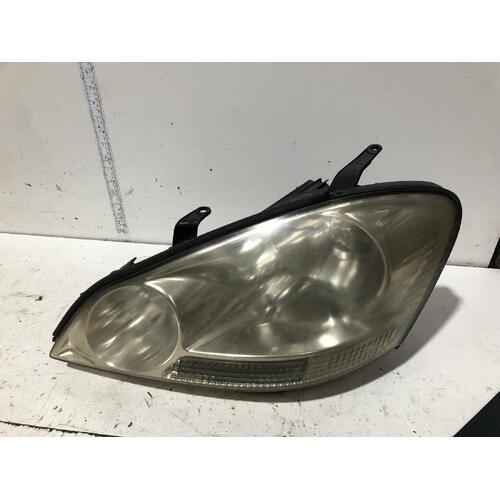 Toyota Avensis Left Head Light ACM20 12/2001-11/2003