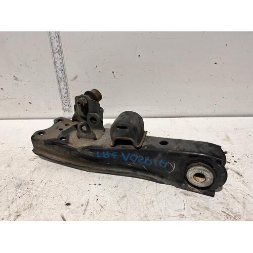 Toyota REGIUS Control Arm VCH10 Left Front Lower 95-02 Van