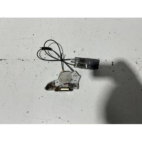 Toyota Hilux Right Front Door Lock Mechanism TGN16 03/2005-08/2015