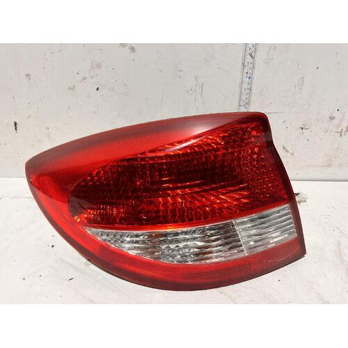 Kia RIO Left Taillight DC Sedan 09/02-07/05