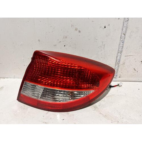 Kia RIO Right Taillight DC Sedan 09/02-07/05