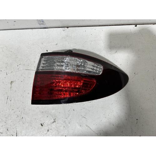 Toyota Estima Right Tail Light MCR30 2000-2003