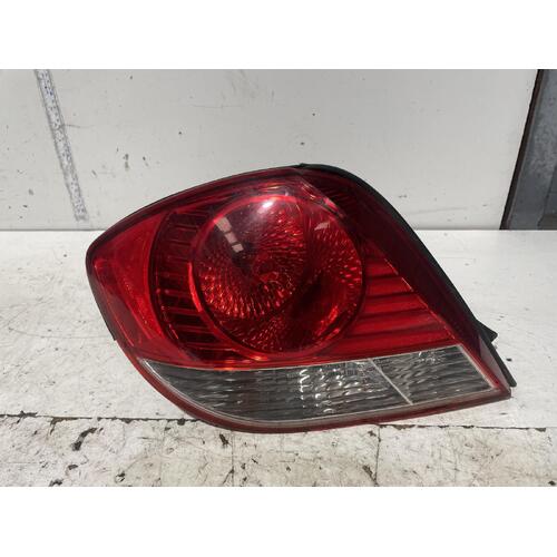 Hyundai Tiburon Left Tail Light GK 01/2005-01/2007