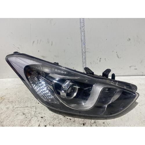 Hyundai I30 Right Head Light GD 03/2012-02/2017