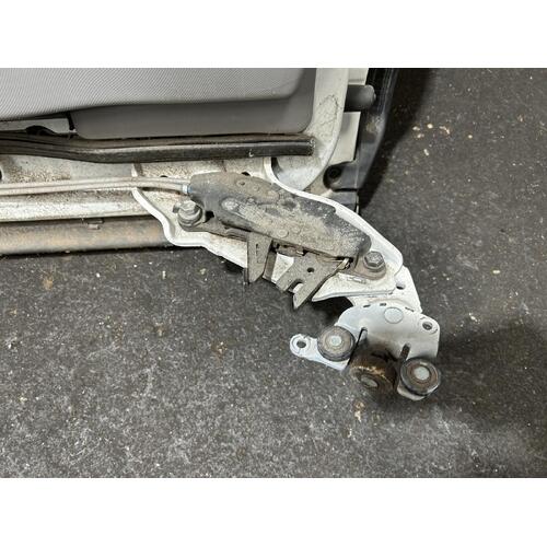 Toyota Estima Left Rear Lower Door Hinge / Roller ACR50 2005-2019