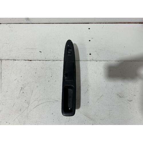 Toyota Avensis Right Rear Window Switch ACM21 12/2001-12/2010