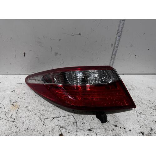 Toyota Camry Left Tail Light AVV50 04/2015-10/2017