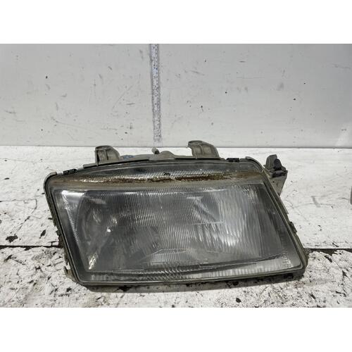 Saab 900 Right Headlight YS3 02/1994-06/1998