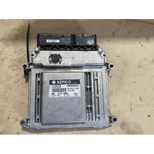 Hyundai I20 Engine ECU 1.6L Petrol G4FC Automatic PB 07/10-09/11