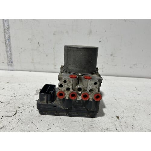 Toyota Rukus ABS Pump / Module AZE151 01/2007-12/2015